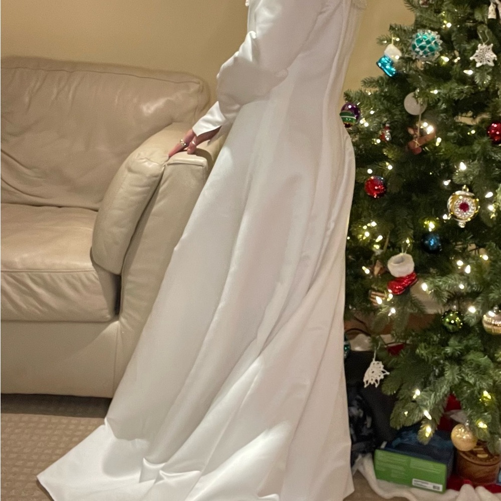 Wedding Robe - Picture 4 of 4